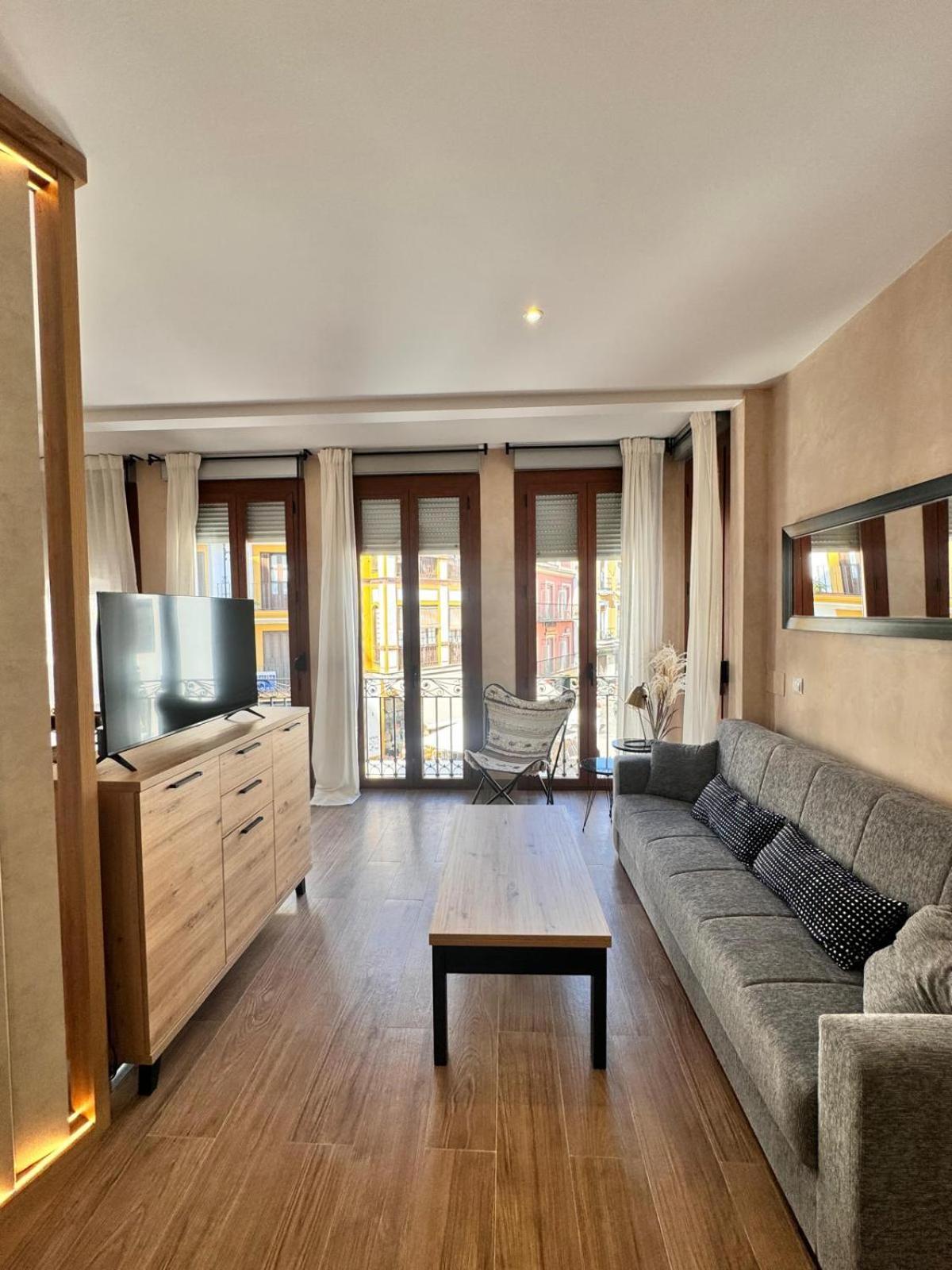 Wanderlust Loft Apartment Севиля Екстериор снимка